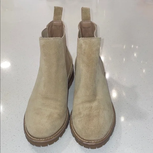 Steve Madden Women's Tan Suede Chelsea Boots - Picture 3 of 7